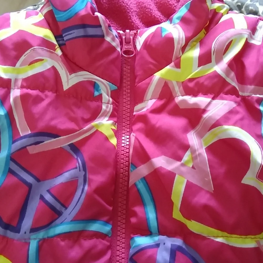 The Children’s Place Girls 7 8 Pink Hearts Peace Signs Puffer Vest